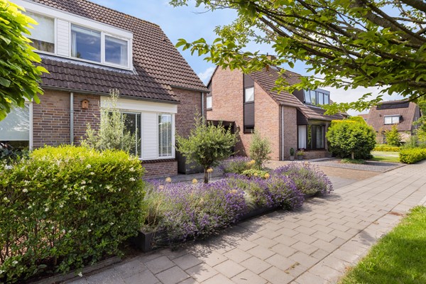 Foto - Te koop: 2-1- kapwoning met oprit!